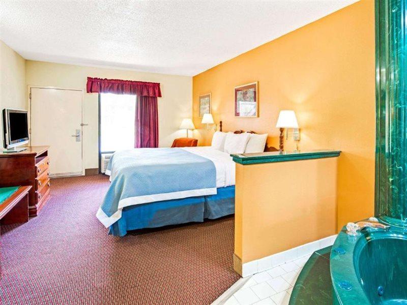 Days Inn By Wyndham Covington Exterior photo
