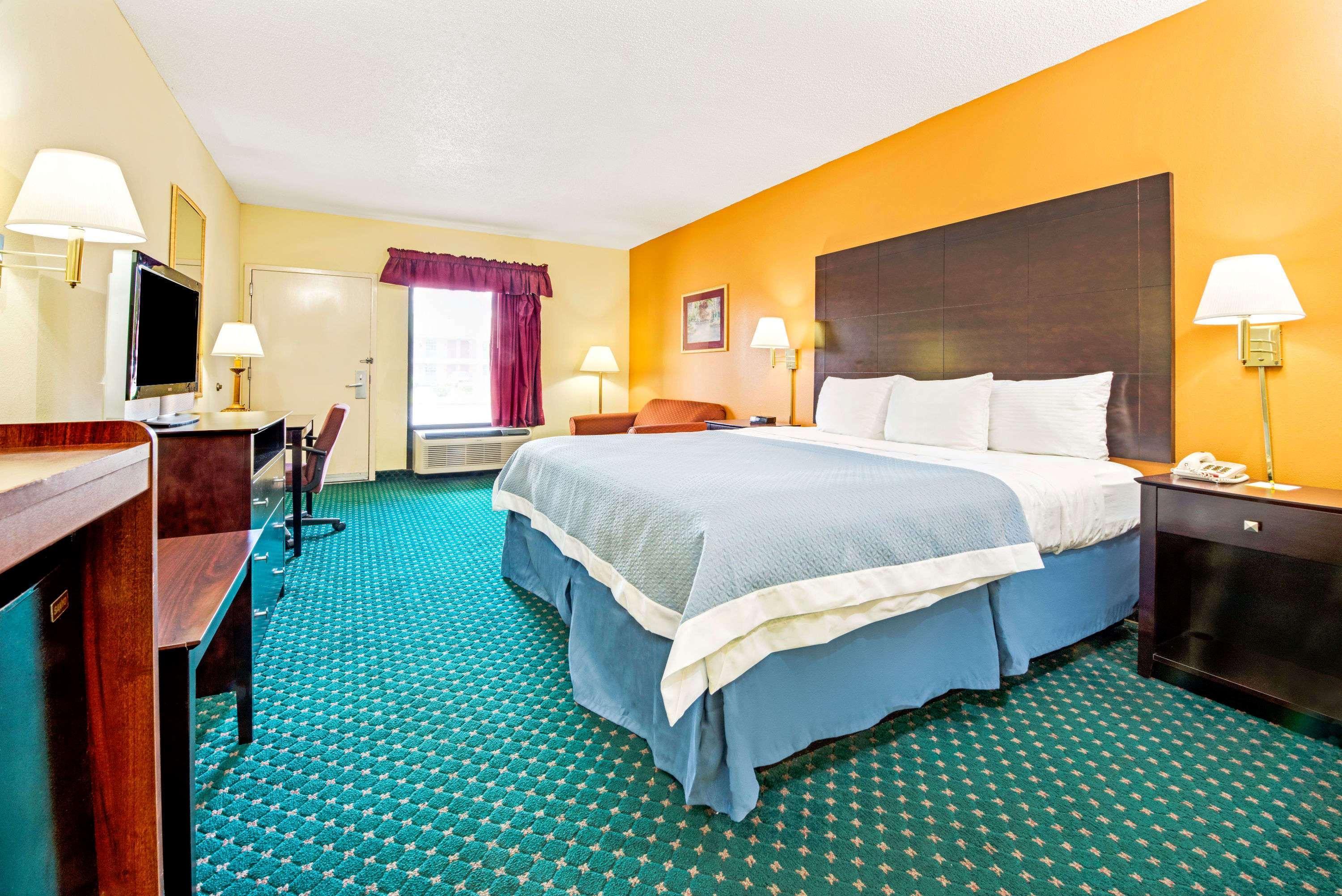 Days Inn By Wyndham Covington Exterior photo