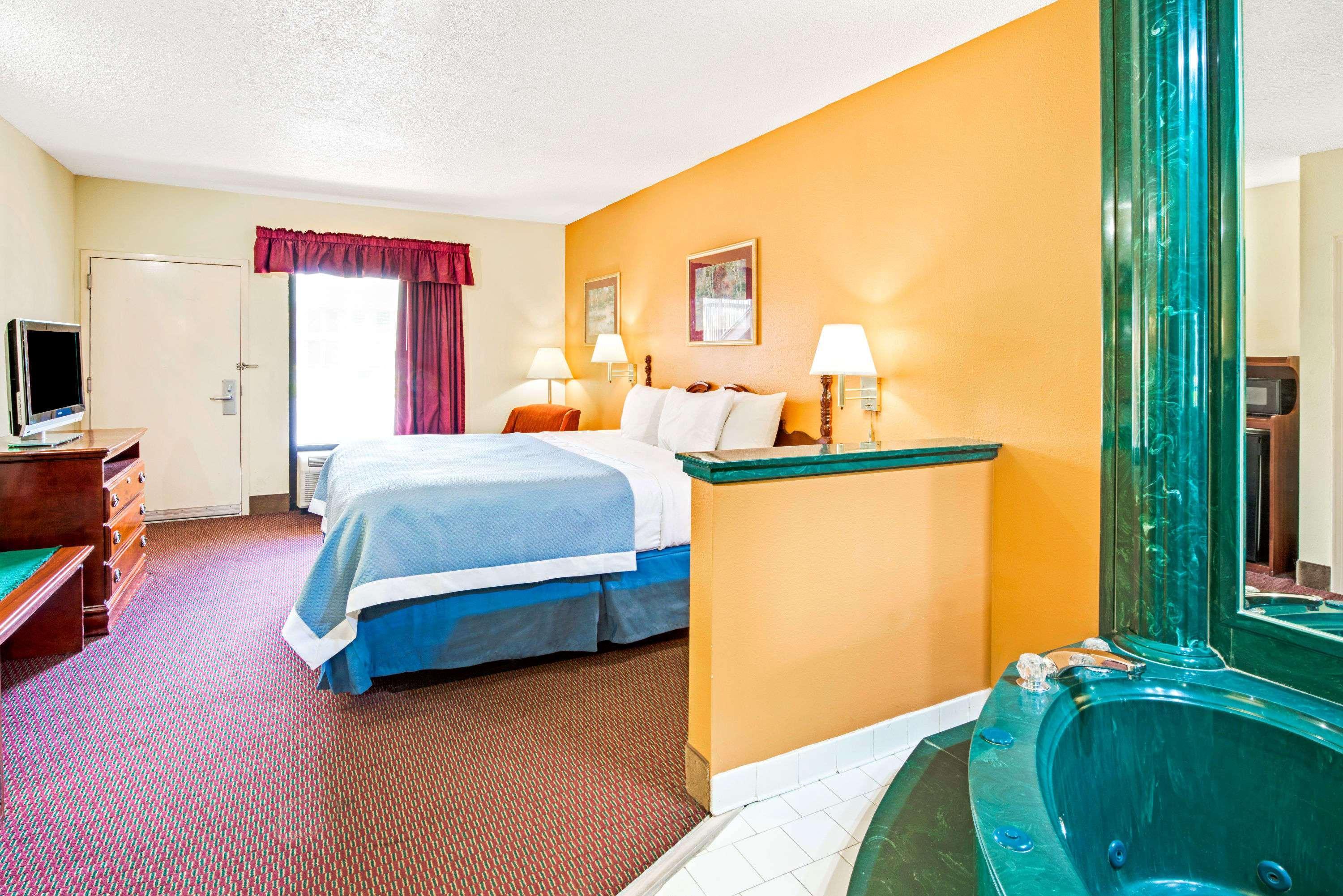 Days Inn By Wyndham Covington Exterior photo
